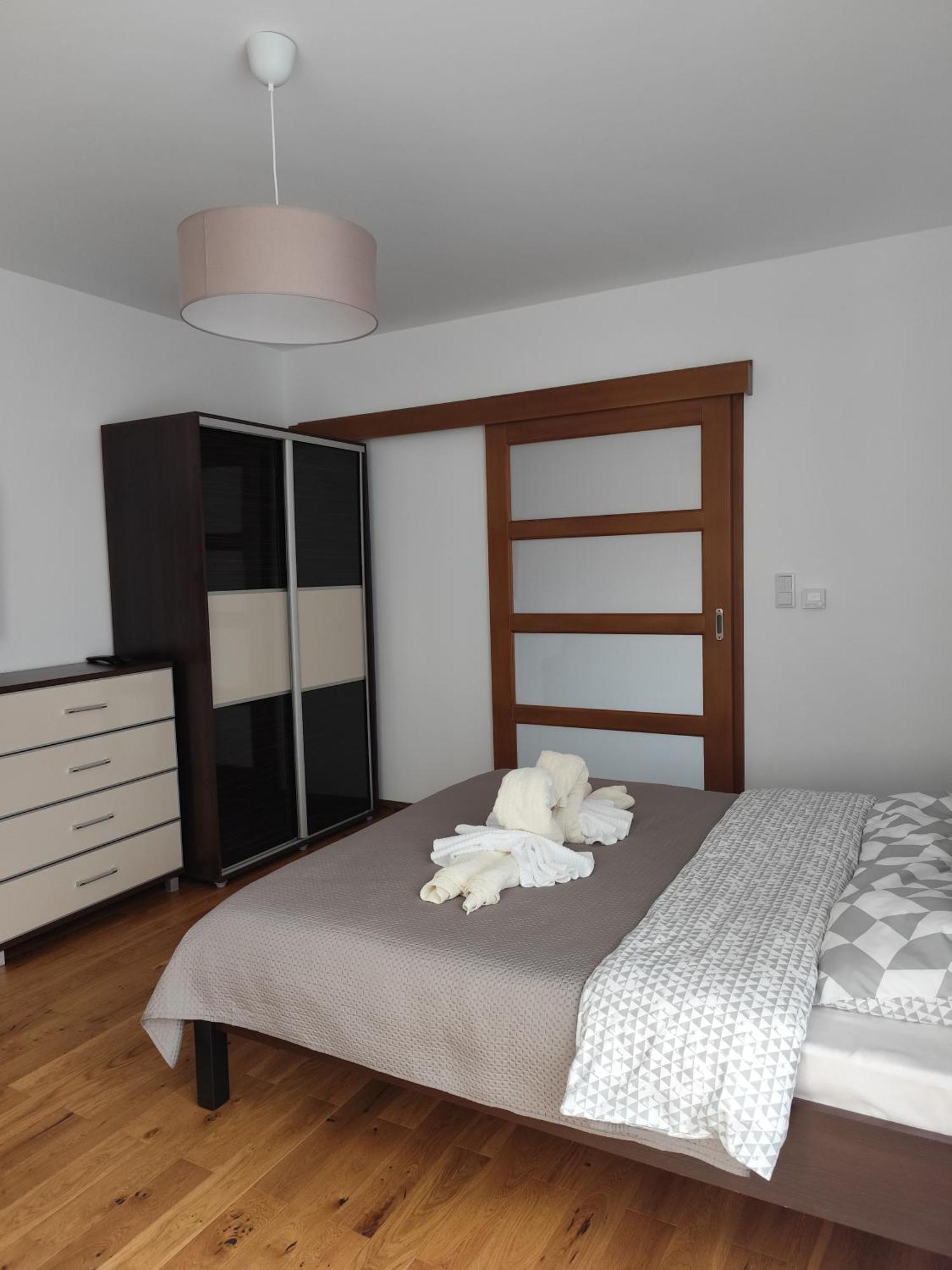 Berryblossom Estate Krosno Ngoại thất bức ảnh