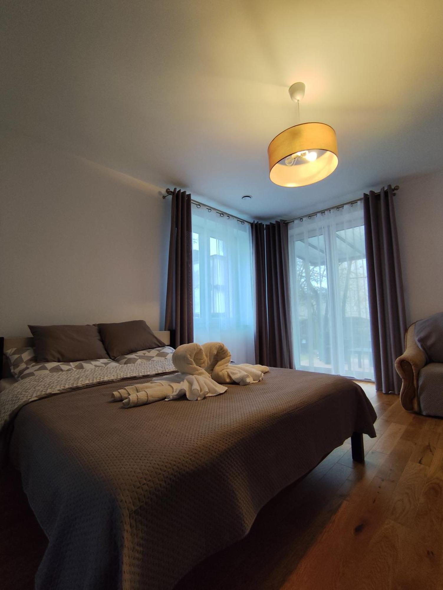 Berryblossom Estate Krosno Ngoại thất bức ảnh